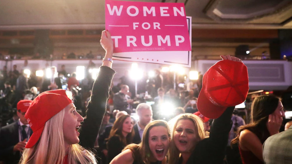 Người ủng hộ Trump ăn mừng ở New York tối 8-11. 