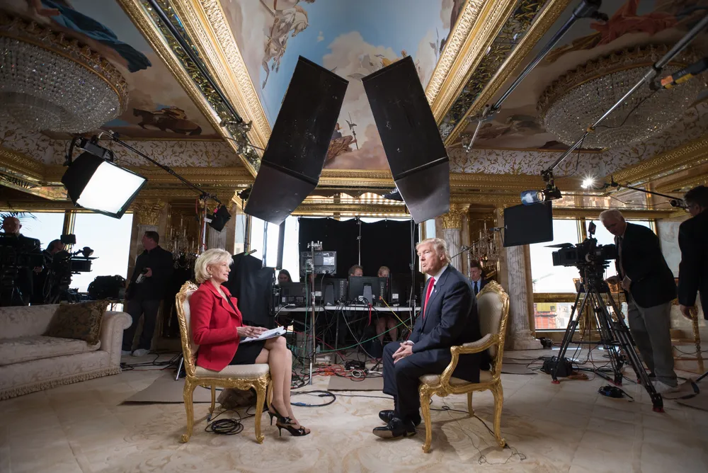 Ông Trump và người dẫn chương trình Lesley Stahl của CBS NEWS trong chương trình “60 Minutes”. 