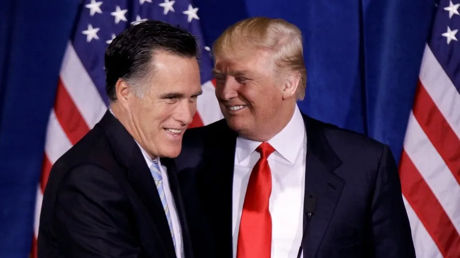 Hai ông Romney (trái) và Trump từng không ưa nhau. 