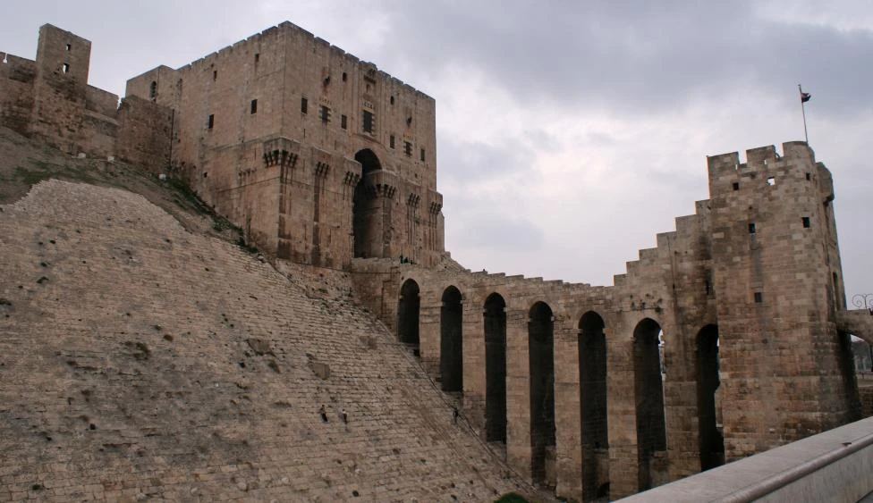 Một tòa tháp cổ Aleppo ngày 11-12-2009.