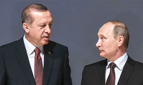 ổng thống Thổ Nhĩ Kỳ Recep Tayyip Erdoğan (trái) và Tổng thống NGa Vladimir Putin thống nhất vụ ám sát là tấn công khủng bố. Ảnh: REUTERS