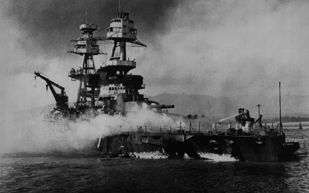 USS Nevada bị hư hại tại Trân Châu Cảng. Ảnh: DENVER POST