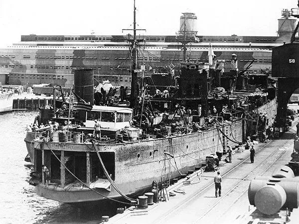 Tàu USS Oglala sau khi được vớt lên năm 1942. Ảnh: THE DRIVE
