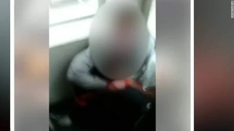 Cảnh nạn nhân bị trói, co rúm chịu đòn trong đoạn video. Ảnh: FACEBOOK