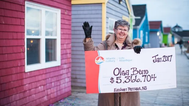 Bà Olga Beno đã thắng xổ số 5,3 triệu USD nhờ 28 năm kiên trì mua dãy số trong giấc mơ. Ảnh: ALC