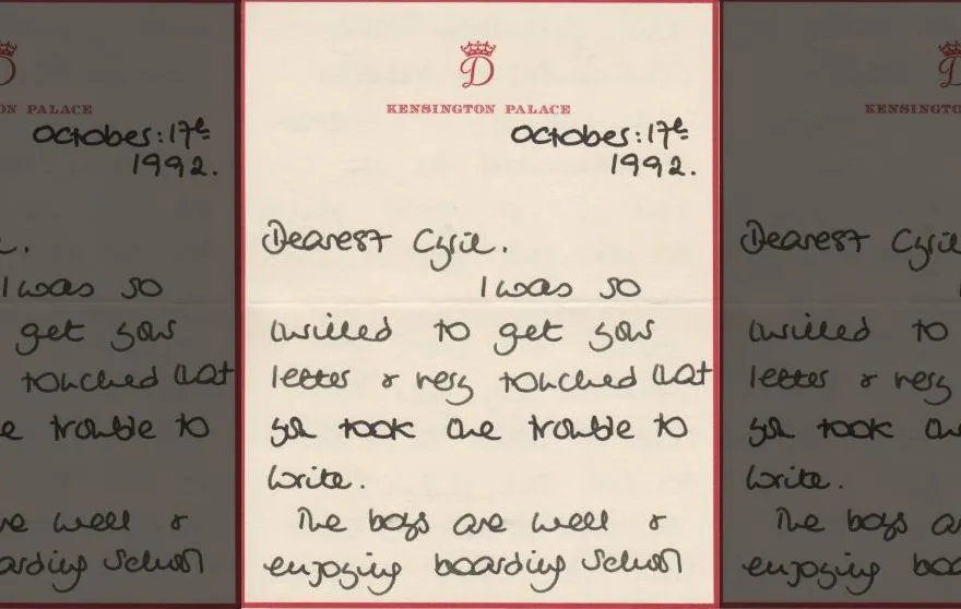 Một bức thư Công nương Diana gửi cho quản gia Cung điện Buckingham Steward Cyril Dickman ngày 17-10-1992. Ảnh: FOX NEWS