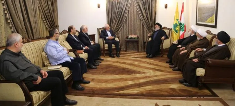 Thủ lĩnh Hezbollah Sayyed Hassan Nasrallah (phải) trong một cuộc gặp Ngoại trưởng Iran Mohammad Javad Zarif. Ảnh: Văn phòng thông tin HEZBOLLAH công bố ngày 8-11-2016