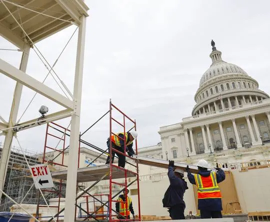 Công tác chuẩn bị cho lễ nhậm chức của ông Trump tại tòa nhà Quốc hội đang khẩn trương thực hiện. Ảnh: AP