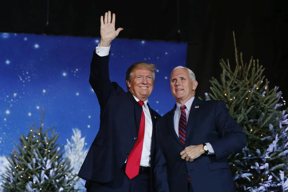 Cặp đôi Donald Trump-Mike Pence sẽ là Tổng thống và Phó Tổng thống mới của Mỹ. Ảnh: AP