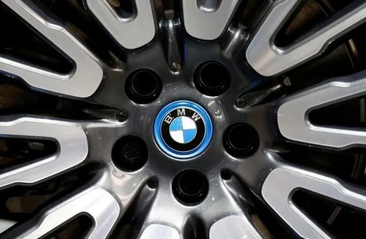 Các hãng ô tô Đức trong đó có BMW bị ông Trump dọa sẽ áp mức thuế 35% nếu nhập khẩu ô tô sản xuất từ các nơi khác vào Mỹ. Ảnh: REUTERS