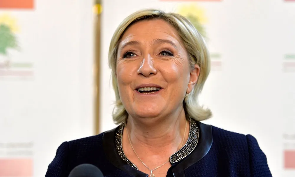 Ứng viên tổng thống hàng đầu Pháp Marine Le Pen đang bị điều tra gian dối. ảnh: EPA