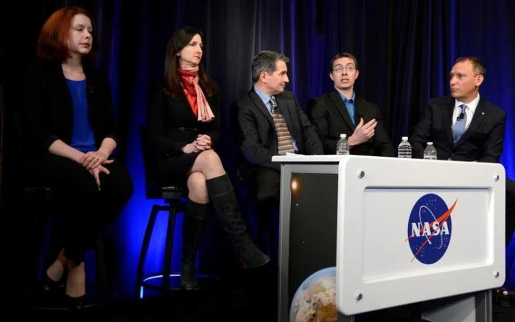 Các nhà khoa học tại cuộc họp báo công bố kết luận nghiên cứu đã tìm thấy 7 hành tinh có thể có sự sống, ngày 22-2 tại Mỹ. Ảnh: REUTERS