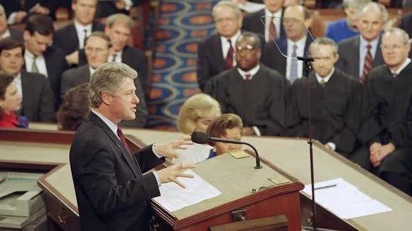 Tổng thống Bill Clinton phát biểu lần đầu trước Quốc hội ngày 17-2-1993. Ảnh: AP