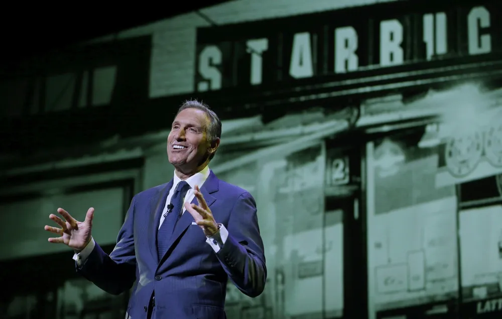 Tổng Giám đốc Starbucks Horward Schultz phát biểu tại hội nghị cổ đông thường niên ở Seattle (Mỹ) năm 2016. Ảnh: AP