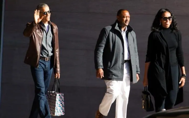 Vợ chồng Obama thoải mái tận hưởng cuộc sống thoải mái ngoài Nhà Trắng. Ảnh: AP