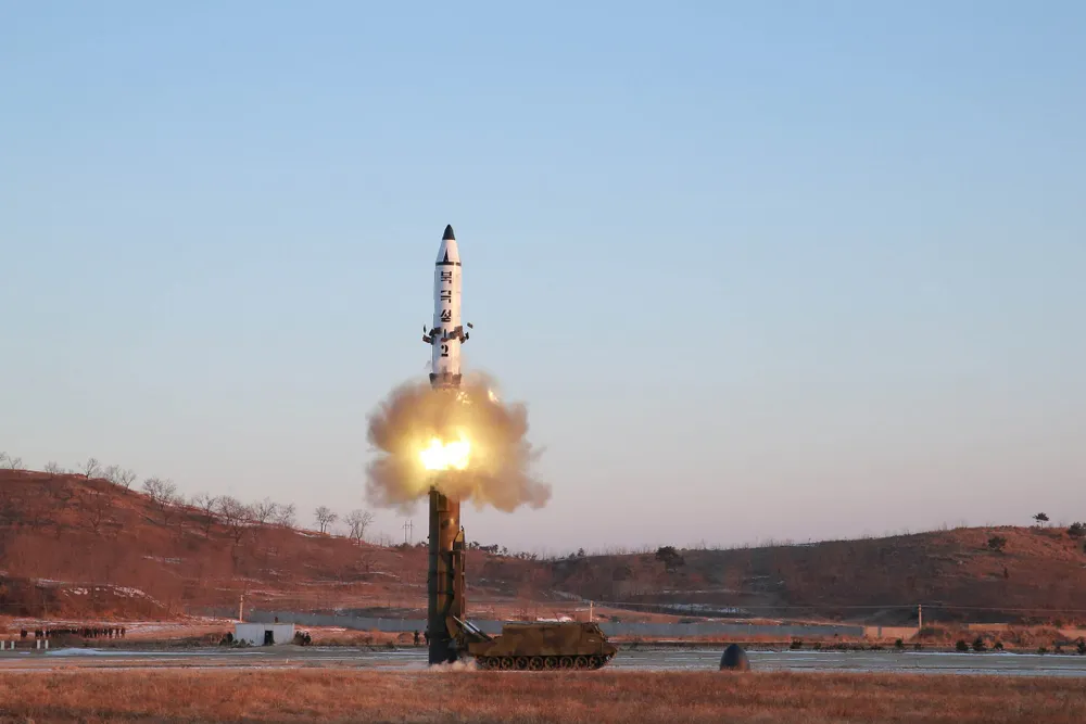 Một vụ phóng tên lửa Pukguksong-2 của Triều Tiên. Ảnh: KCNA công bố ngày 13-2