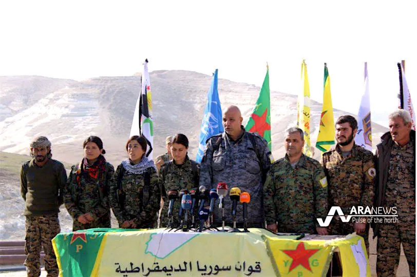 Các lãnh đạo lực lượng tay súng người Kurd ở Syria (SDF) trong một cuộc họp báo ở Rakka (Syria). Ảnh: ARA NEWS