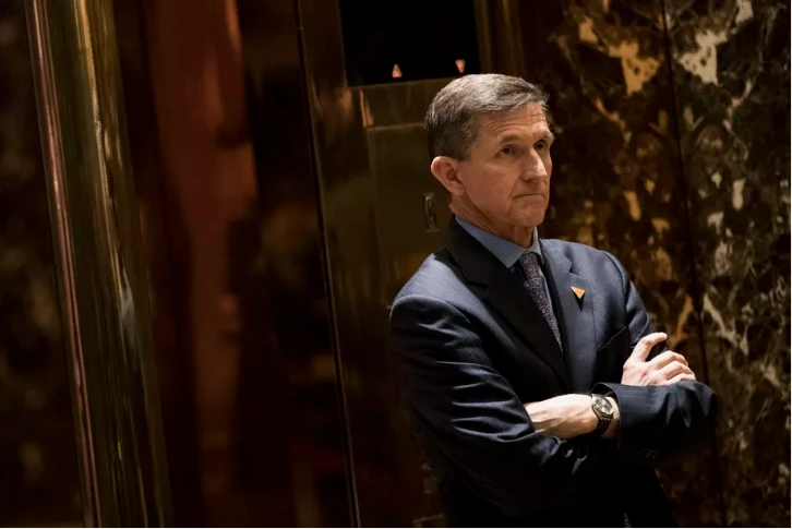 Ông Michael Flynn chờ thang máy tại cao ốc Trump Tower ở New York (Mỹ) ngày 12-12-2016. Ảnh: GETTY IMAGES