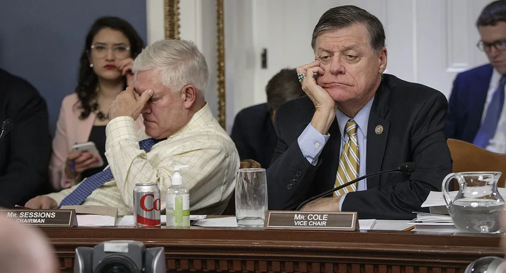 Chủ tịch Pete Sessions (trái) và Phó Chủ tịch Tom Cole của Ủy ban Quy tắc Hạ viện trong một phiên tranh luận về Trumpcare tại Quốc hội ngày 22-3. Ảnh: AP