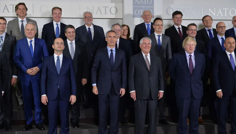 Các ngoại trưởng NATO tại hội nghị ngày 31-3 ở Brussels (Bỉ). Ảnh: AP