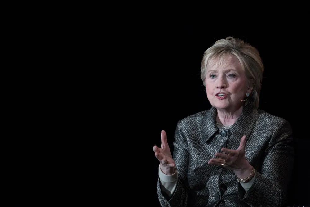 Bà Hillary Clinton tham dự hội nghị thượng đỉnh Phụ nữ trên thế giới ở New York (Mỹ) ngày 6-4. Ảnh: AP