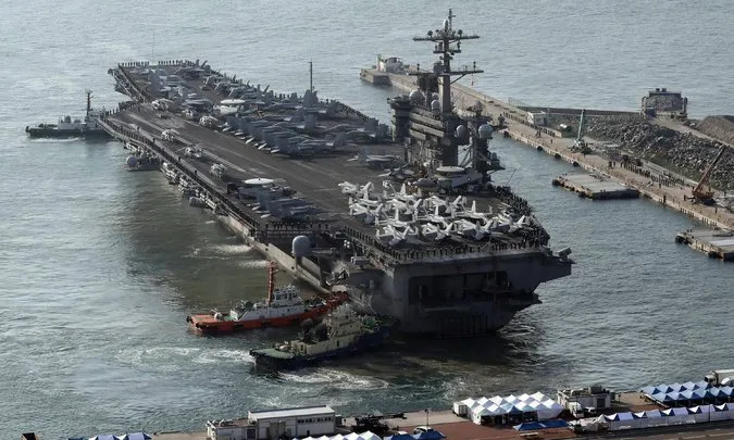 Ông Trump khó lòng đơn phương tấn công Triều Tiên ảnh 2 Tàu sân bay USS Carl Vinson tại biển Busan (Hàn Quốc) tháng 3-2017. Ảnh: AP