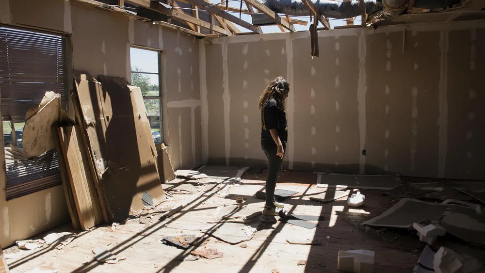 Nhà cửa TP Canton, bang Texas (Mỹ) sau khi vòi rồng quét qua ngày 30-4. Ảnh: AP