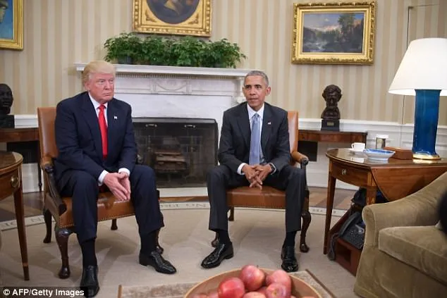 Ông Trump (trái) đến thăm ông Obama tại Nhà Trắng ngày 10-11-2016, sau khi đắc cử tổng thống. Ảnh: GETTY IMAGES