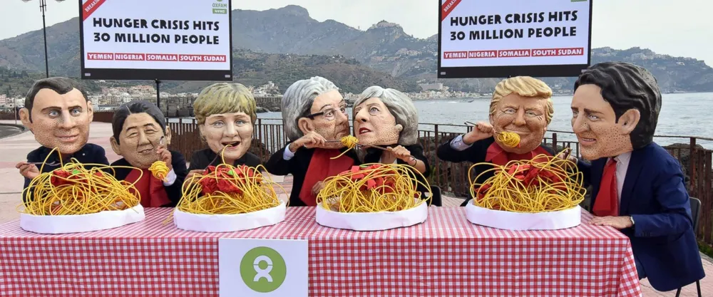 Biểu tình do tổ chức chống đói nghèo Oxfam tổ chức tại TP Taormina, vùng Silicy (Ý) ngày 25-5, trước hội nghị G7. Ảnh: AP