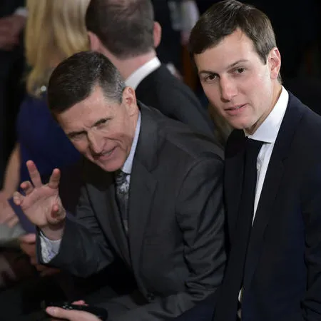 Ông Jared Kushner (phải) và ông Michael Flynn trong cuộc họp báo ngày 13-2 tại Nhà Trắngg. Ảnh: AFP
