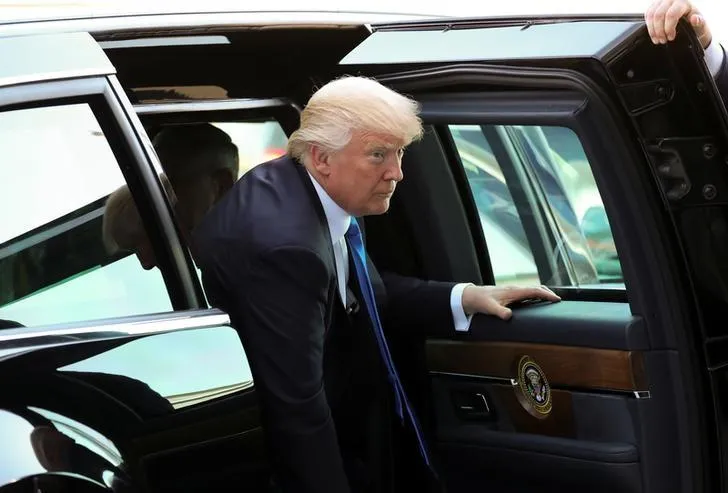 Một khi ông Trump về nước, “phòng chiến tranh” sẽ được lập ra tại Nhà Trắng đối phó với các công kích từ điều tra liên hệ giữa Nga và đội tranh cử ông Trump. Ảnh: REUTERS