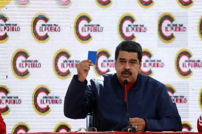 Tổng thống Venezuela Nicolas Maduro hài lòng với việc Goldman Sachs mua trái phiếu, mang lại hàng trăm triệu USD cho ngân sách. Ảnh: REUTERS