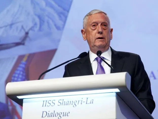 Bộ trưởng Quốc phòng Mỹ James Mattis phát biểu tại Đối thoại Shangri-La sáng 3-6. Ảnh: REUTERS