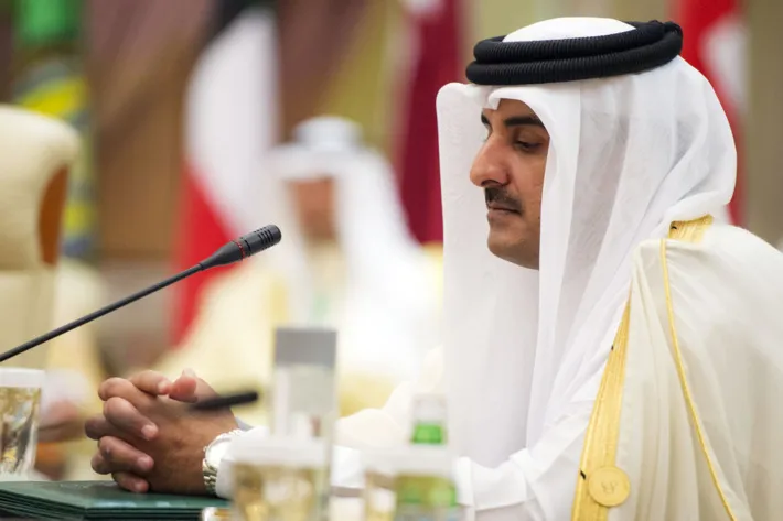 Quốc vương Qatar Tamim bin Hamad Al Thani tham dự hội nghị Mỹ-vùng Vịnh tại thủ đô Riyadh của Saudi Arabia ngày 21-5, trước khi khủng hoảng ngoại giao xảy ra. Ảnh: GETTY IMAGES