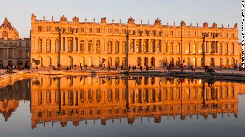 Cung điện Versailles được xem là biểu tượng của quyền lực tối thượng ở Pháp. Ảnh: CNN