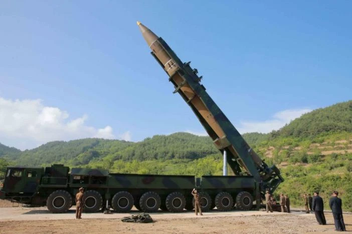 Tên lửa ICBM Hwasong-14 của Triều Tiên. Ảnh: REUTERS