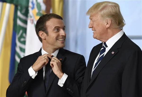 Tổng thống Pháp Macron (phải) và Mỹ Trump tại hội nghị G20 ở Đức tuần trước. Ảnh: EPA