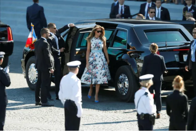 Vợ chồng Tổng thống Trump đến tham dự lễ diễu binh. Ảnh: REUTERS