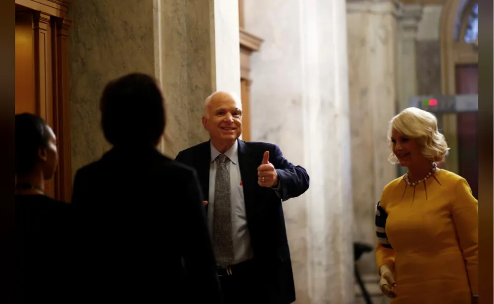 Nghị sĩ lão thành McCain hồi phục ngoạn mục sau điều trị ung thư, trở lại Thượng viện ngày 25-7. Ảnh: REUTERS