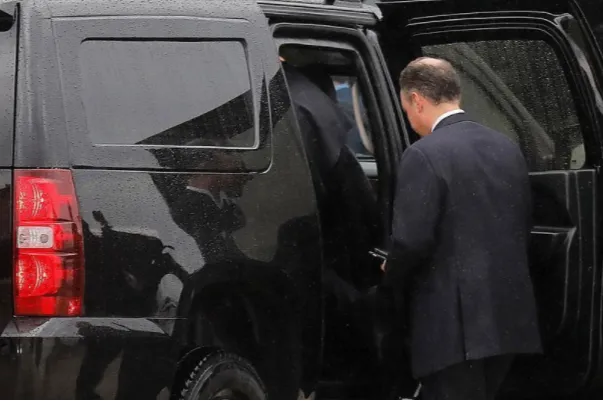 Ông Priebus đến căn cứ Andrews tại Maryland cùng Tổng thống Trump ngày 28-7. Ảnh: REUTERS