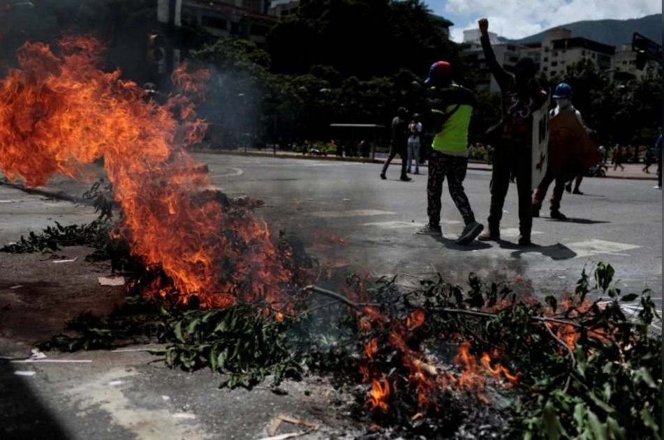 Biểu tình chống chính phủ ở Caracas (Venezuela) ngày 8-8. Ảnh: REUTERS