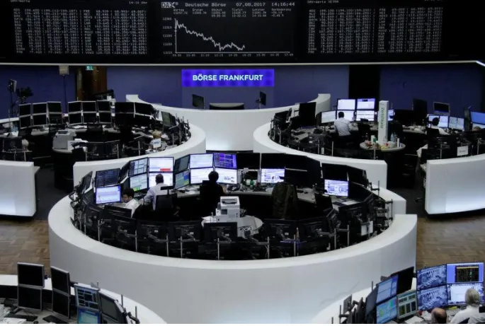 Sàn chứng khoán Frankfurt (Đức) trong ngày giao dịch 7-8. Ảnh: REUTERS