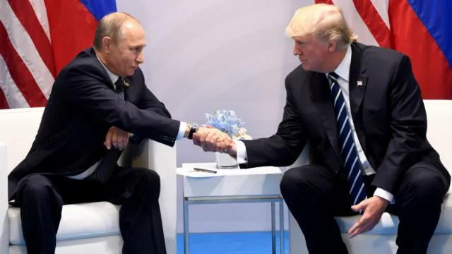 Ông Putin (trái) từng gửi đến ông Trump đề xuất khôi phục quan hệ. Ảnh: GETTY IMAGES
