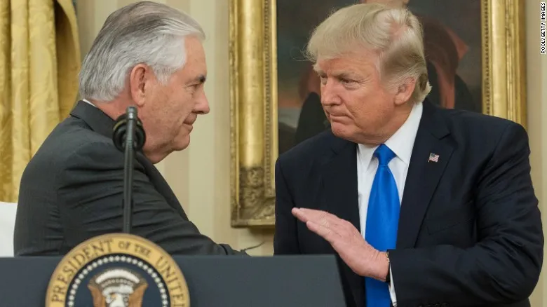 Tổng thống Mỹ Trump (phải) và Ngoại trưởng Tillerson ngày 1-2. Ảnh: CNN