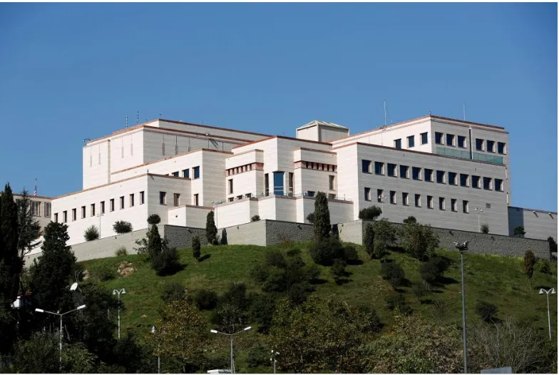 Lãnh sự quán Mỹ ở Istanbul (Thổ Nhĩ Kỳ) ngày 11-10. Ảnh: REUTERS