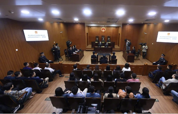 Phiên tòa xét xử nữ quan tham Dương Tú Châu. Ảnh: SCMP