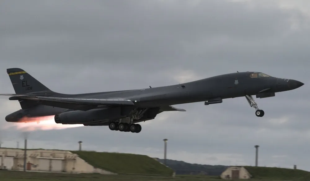 Máy bay ném bom B-1 Lancer của Mỹ được triển khai đến Hàn Quốc. Triều Tiên xem đây là một sự đe dọa. Ảnh: SCMP