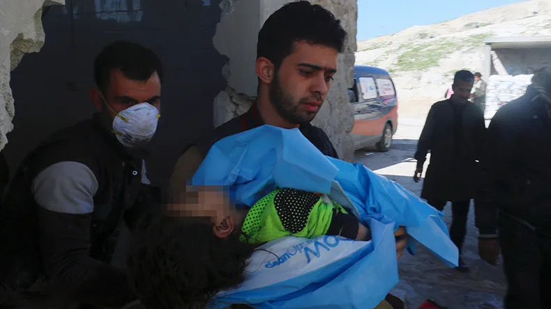 Trẻ em thiệt mạng trong vụ tấn công bằng vũ khí hóa học ở thị trấn Khan Sheikhoun, tỉnh Idlib (Syria) ngày 4-4. Ảnh: REUTERS