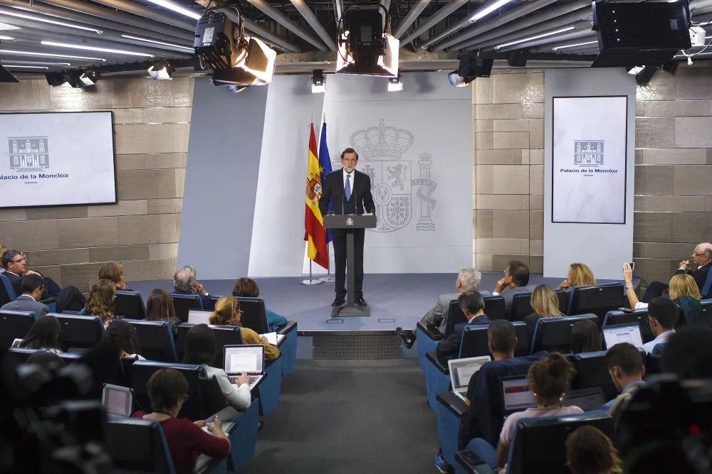 Thủ tướng Tây Ban Nha Mariano Rajoy nhanh chóng ra tay với Catalonia ngày 27-10. Ảnh: BLOOMBERG