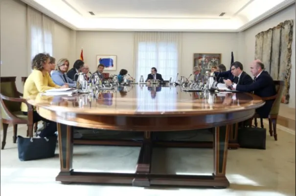 Nội các Tây Ban Nha họp bất thường ngày 27-10. Ảnh: REUTERS